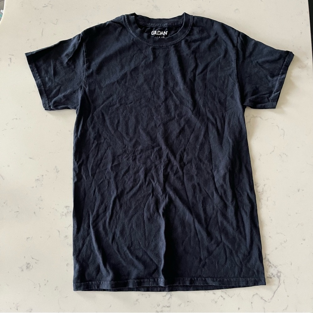 Gildan Men's Dark Tee Size S
